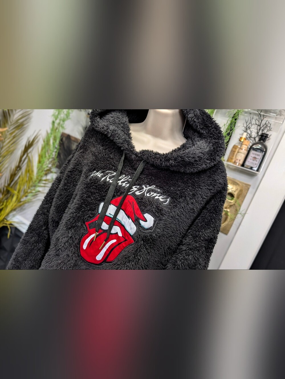 Rare "The Rolling Stones" Santa Hat Tongue Faux Fur Crop Top Hoodie LG-XL - Picture 2 of 9